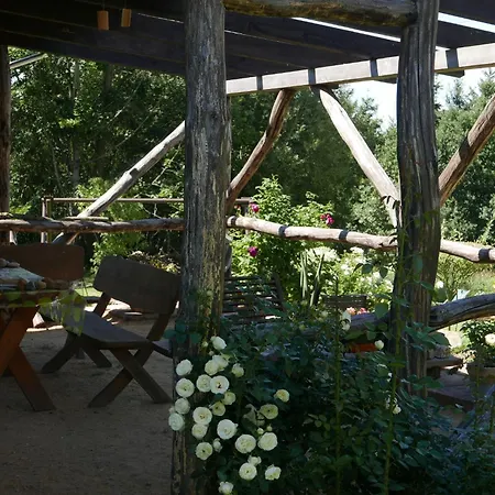 Róże I Jabłonie Gospodarstwo agroturystyczne *