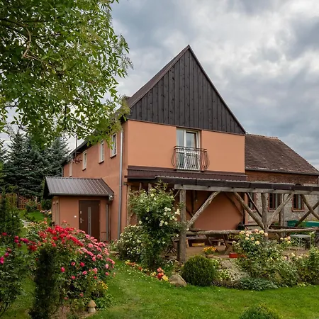 Roze I Jablonie Farmház *